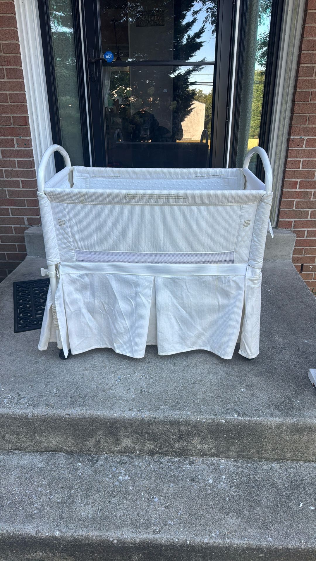 Arms reach Bassinet