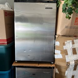 Thomson Mini Fridge