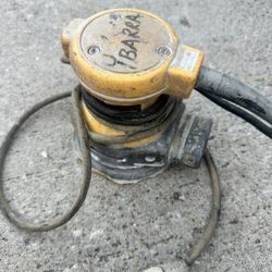 DeWalt DW421 Random Orbit Palm Sander – 120V, 12,000 OPM, Tested