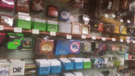 Guitar strings. .cuerdas para guitarras..y todo instrumentos..