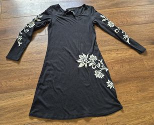 INC Lightweight Long Sleeve Sz PS black embroidered flowers