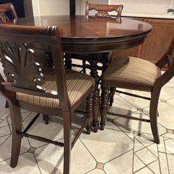 Kitchen table and four chair chairs $300