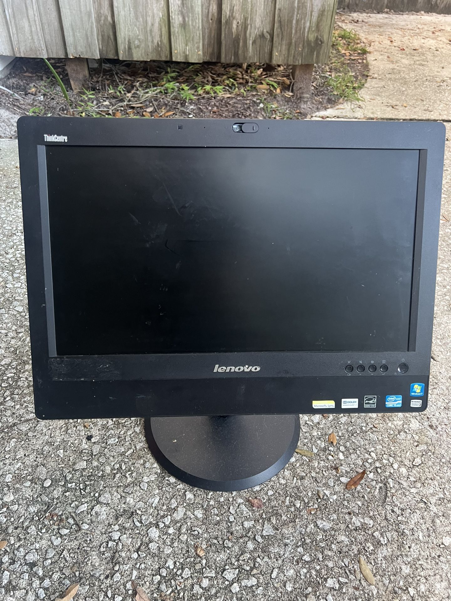 20” And 19” Monitors With Stands