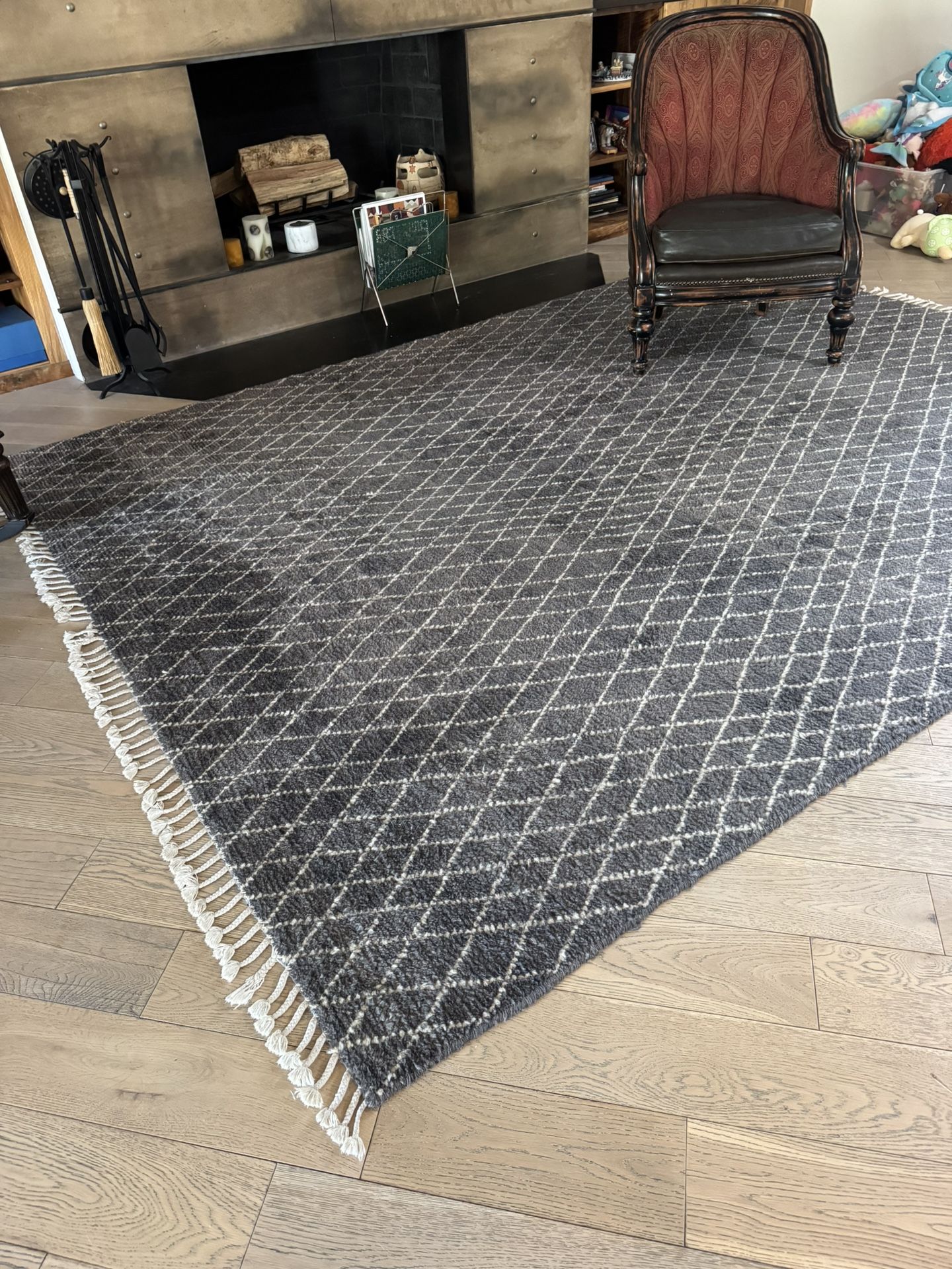 Designer high quality wool area rug gray & white 10’8” x 8’1”