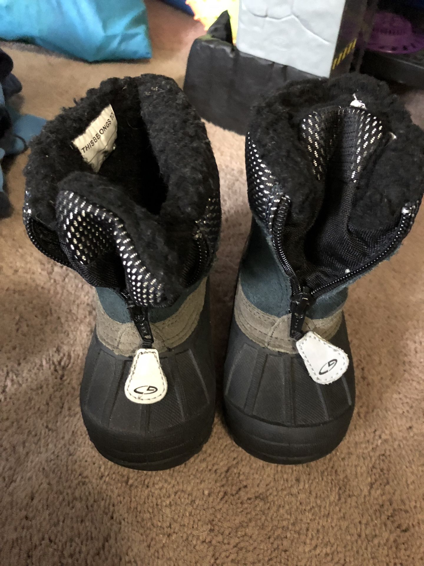 Kids Size 6 snow boots