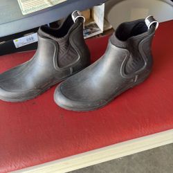 Uggs Size 6 1/2  Color Black 