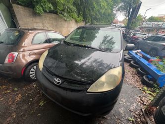 2008 toyota sienna AWD PART OUT