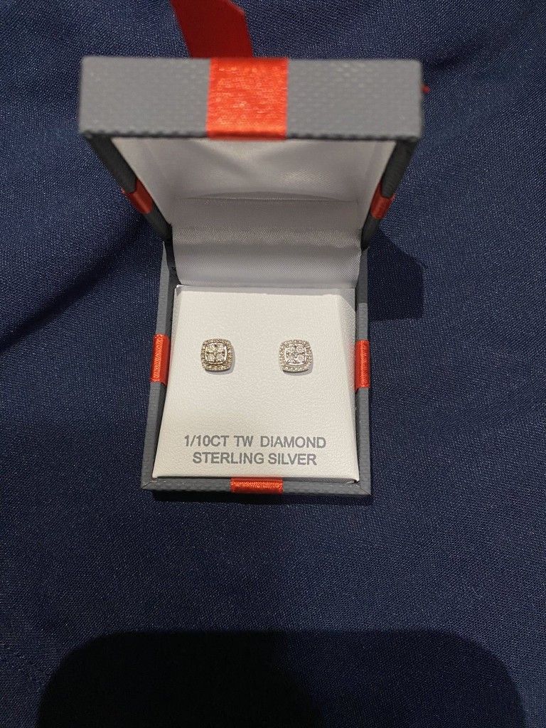 1/10 CT Diamond Earings