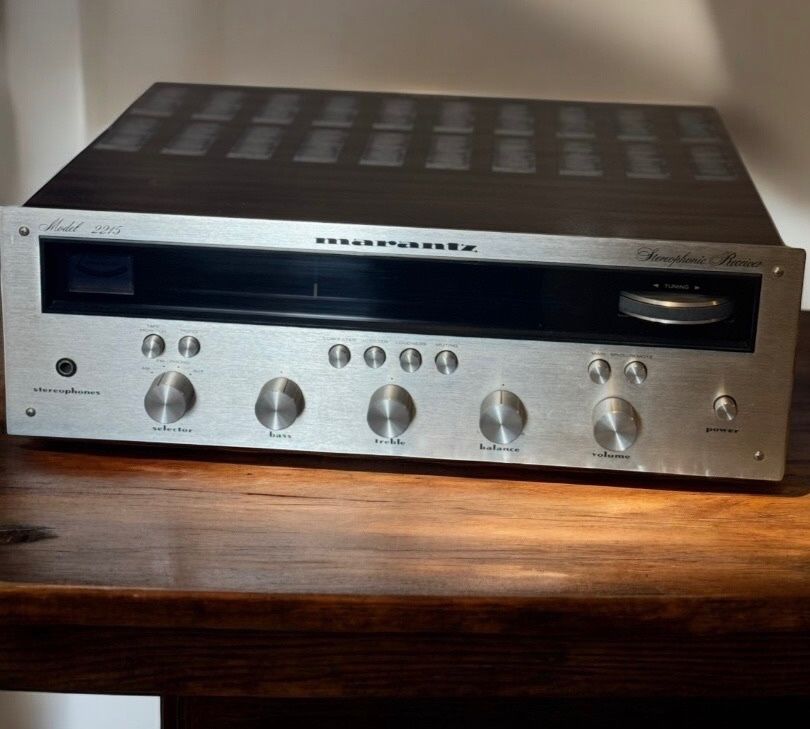 Marantz Vintage Stereophonic AM FM Receiver Model 2215