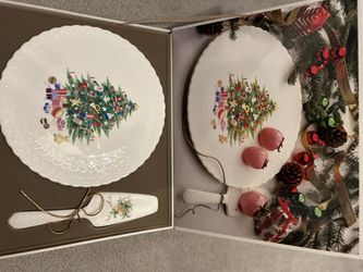 Mimada Christmas Plate and Server Set, Bone China, Looks New, Excellent Condition