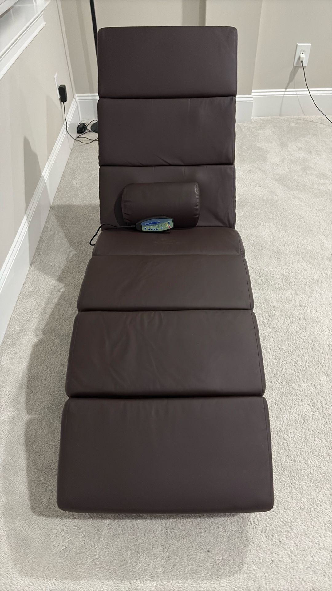 Leather Chaise Lounge with Built-In Massage – Excellent Condition!