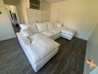 Brand NEW White Cloud Couche