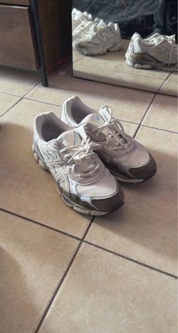 ASICS Sneakers