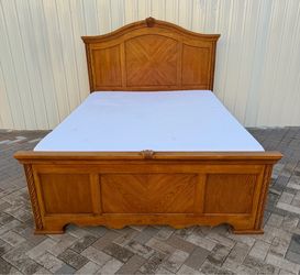 Beautiful Queen size bed, mattress and boxspring included for free. Delivery available for an additional cost. Price $200.