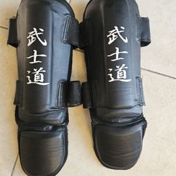 Youth mma / muay thai  shin guards 