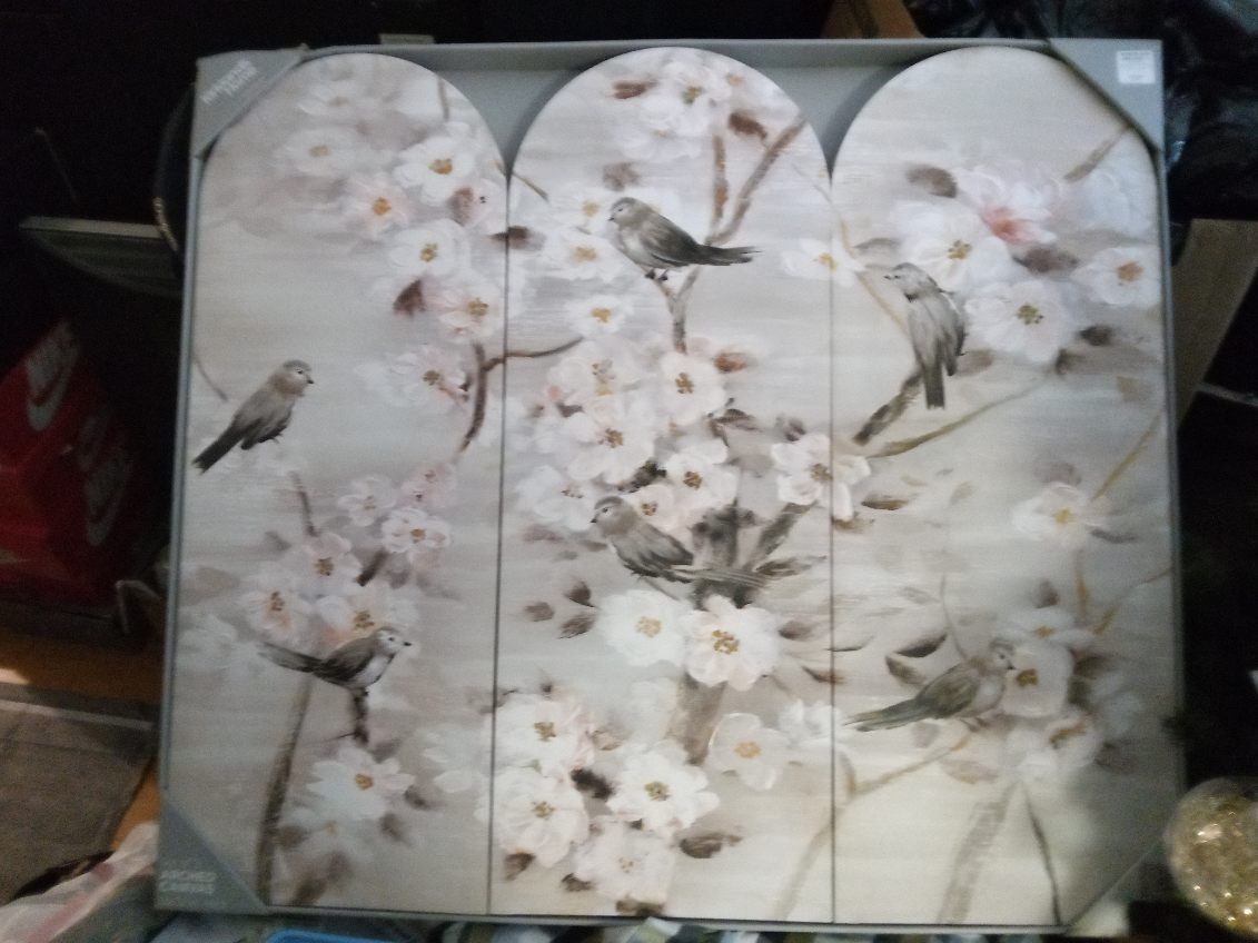BEAUTIFUL ART SCREEN NEW IN BOX !!! Romantic Grey Birds And Floral !!