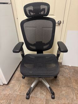 Black Mesh Office Chair with Headres