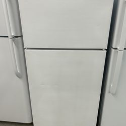 16 Cubic Foot Refrigerator 28” Wide 61 1/2” High 28” Deep 