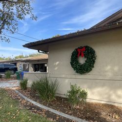 48” Pre-Lit Artificial Wreath