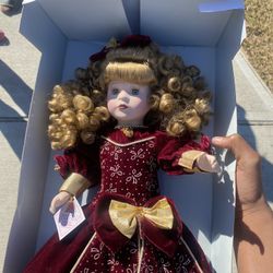 An 1998 Doll Collector Limited Edition 