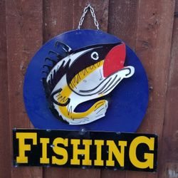 METAL FISHING SIGN. Yard Art. Clay Pots, Planters,Plants $45 cada uno.