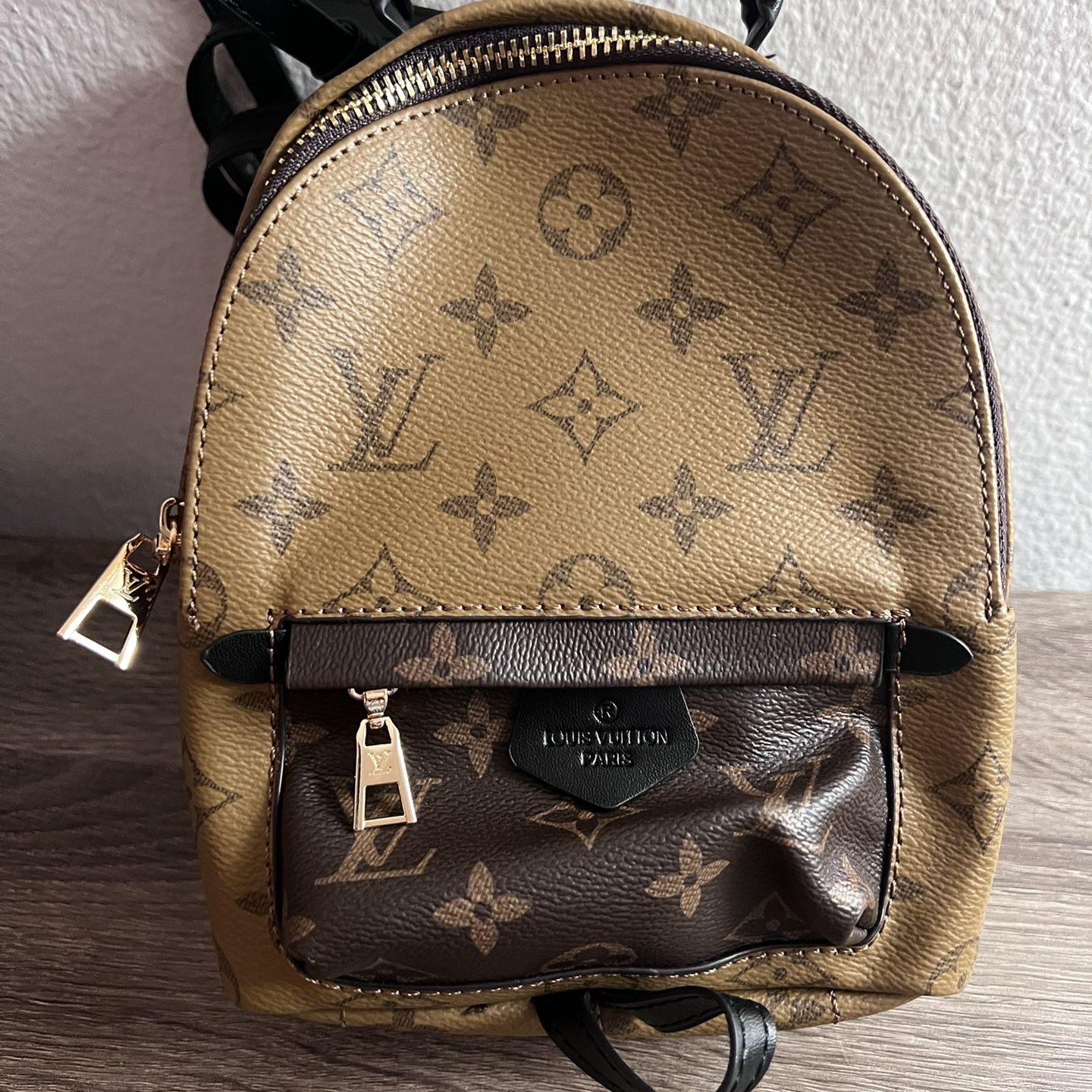 Louis Vuitton Garment Bag for Sale in Palm Springs, CA - OfferUp