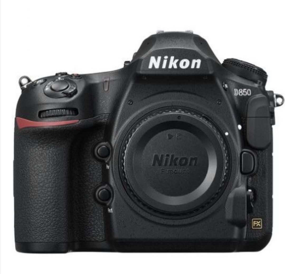 Nikon D850 Camera and 28-300mm , 200-500mm lens