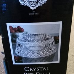 New in Box Never Used Shannon Crystal by Godinger Pet Dish.

Treat your loved pet to a new crystal pet dish at a great price.