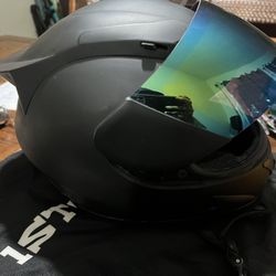 Tengo Dos Cascos Para Motocycleta Casi Nuevos