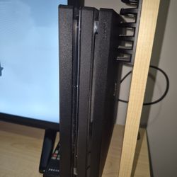 Ps4 Pro / Recliner Chair / Tv 28" No Smart / Computer Desk