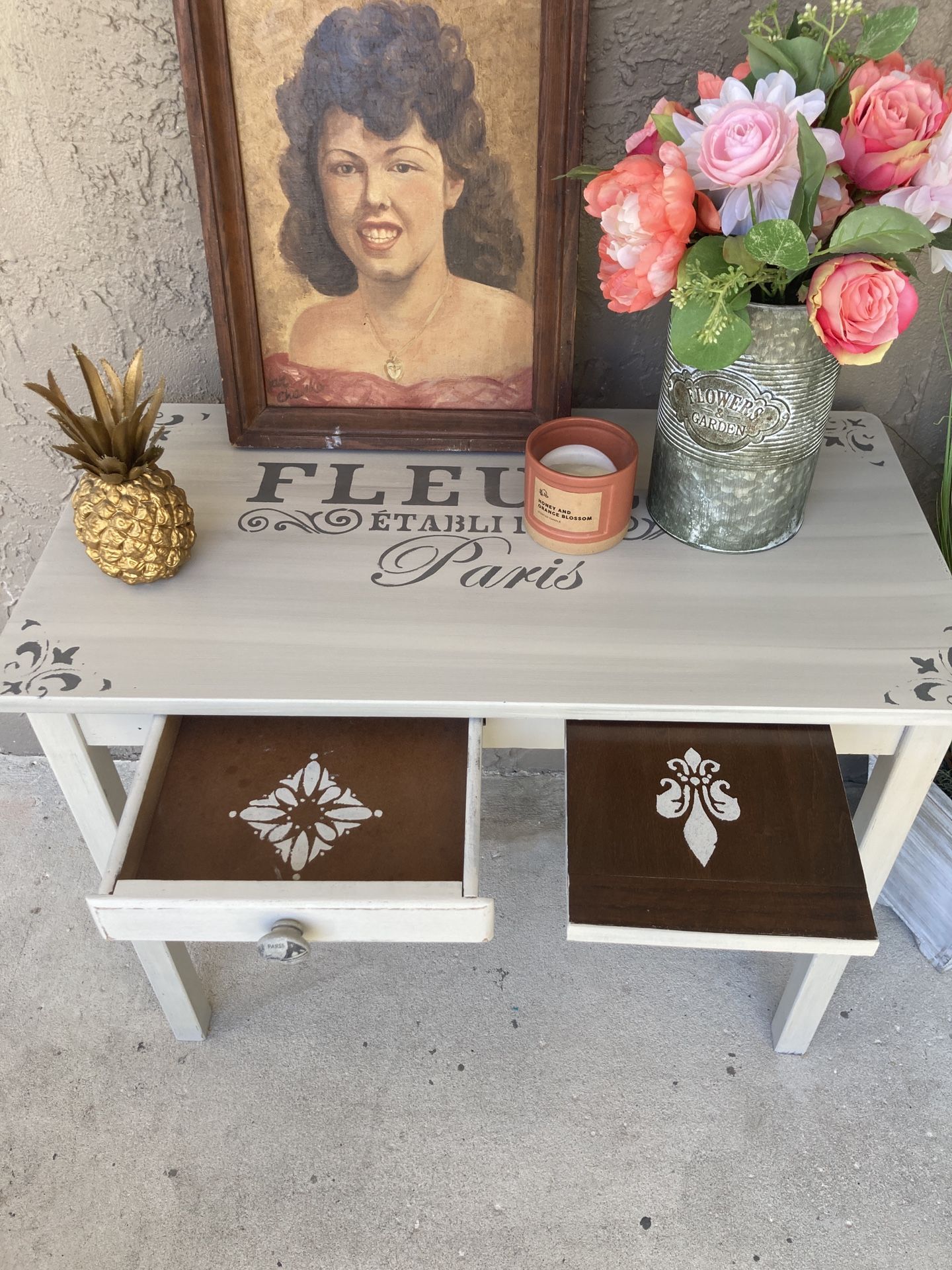Adorable Small Desk Or Entry Way Table 