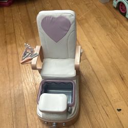 Pedicure chair for dolls
