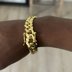 gold cuban link bracelet 