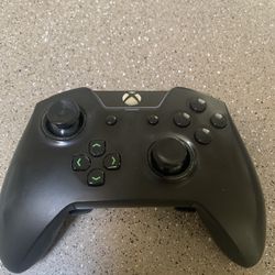 Razer Wolverine Tournament Edition Gaming Controller RZ06-0199 for Xbox One & PC