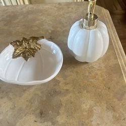New soap/lotion & Dish