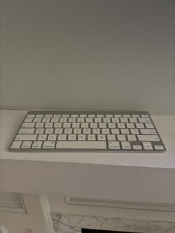 Apple Bluetooth Keyboard 