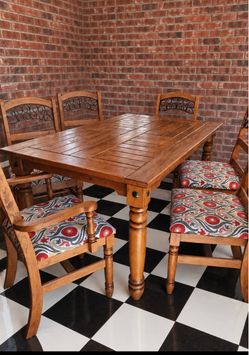 Table / chairs set