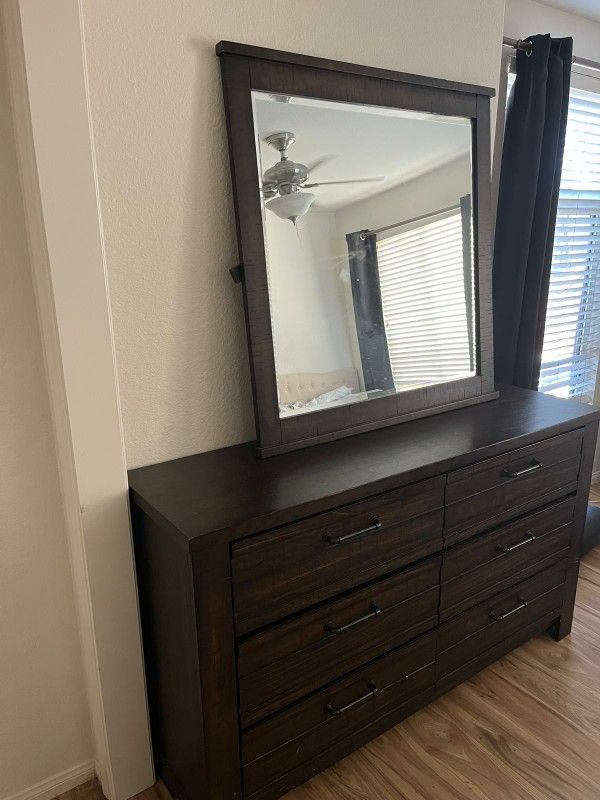 Amazing Drawer Dresser With Mirror