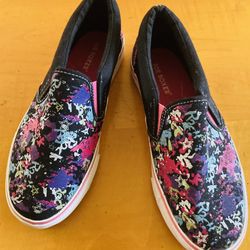 Older Kids Size 4 Joe Boxer Slip Ons