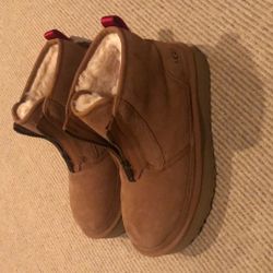 UGG