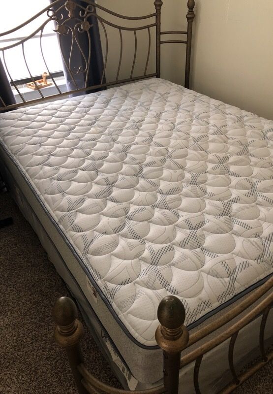 Queen mattress set