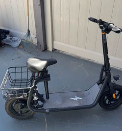 Sit down scooter