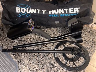 Bounty Hunter Metal Detector with Carry Bag