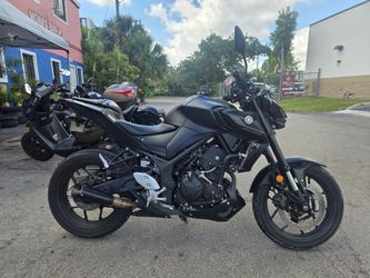 2021 yamaha mt 03,BLACK