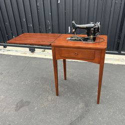 Antique Singer sewing machine , Model 99 W/ storage table