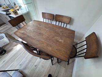 100% WOOD - DINING TABLE