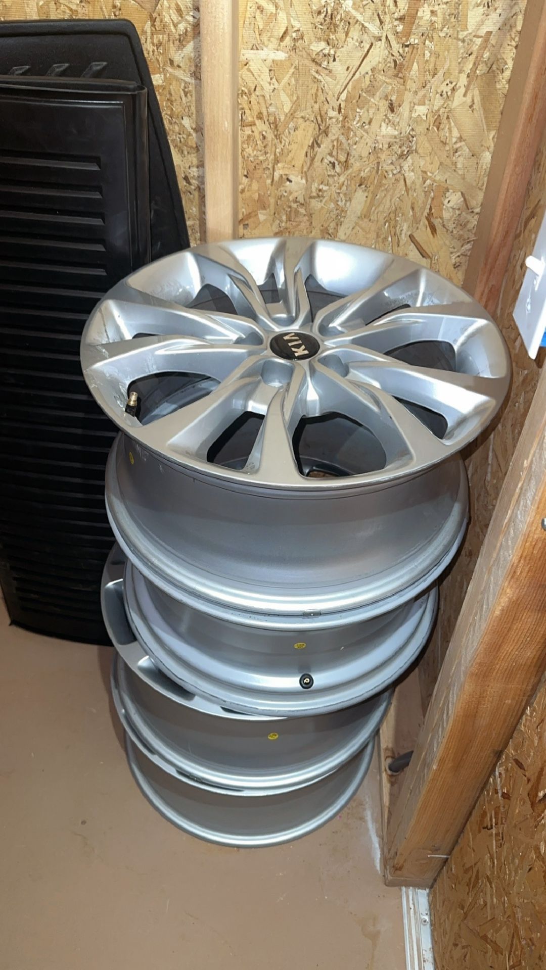 2020-2022 Kia Telluride OEM Wheels (pending P/U)