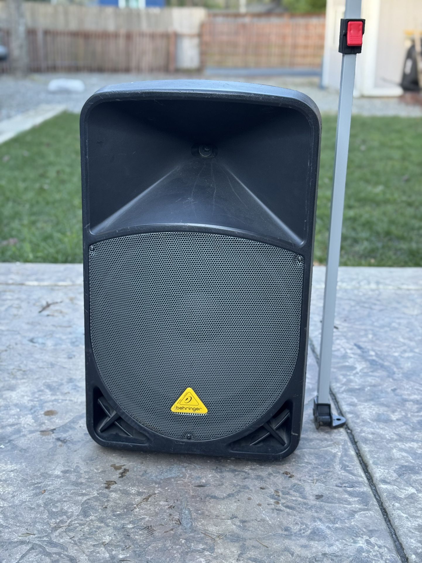 Beheinger Eurolive B115D