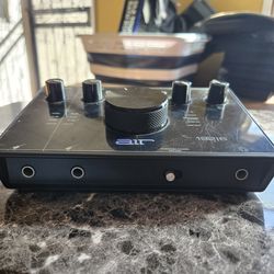 M-Audio AIR 192 6 - 2-In/2-Out 24/192

USB Audio/ MIDI