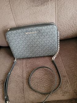 MICHAEL KORS CROSS BODY 